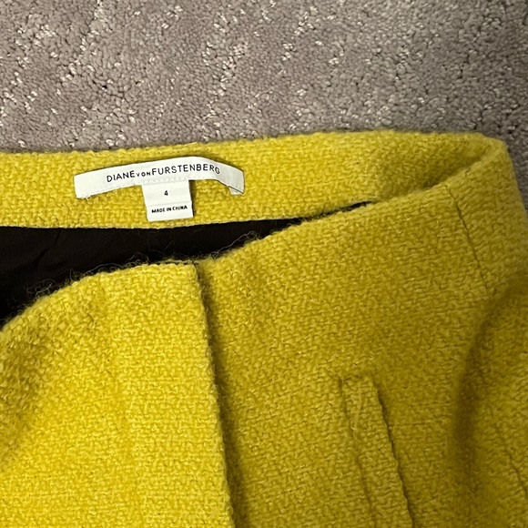 COPY - Diane Von Furstenburg yellow tweed mini skirt in size 4 - Picture 2 of 7